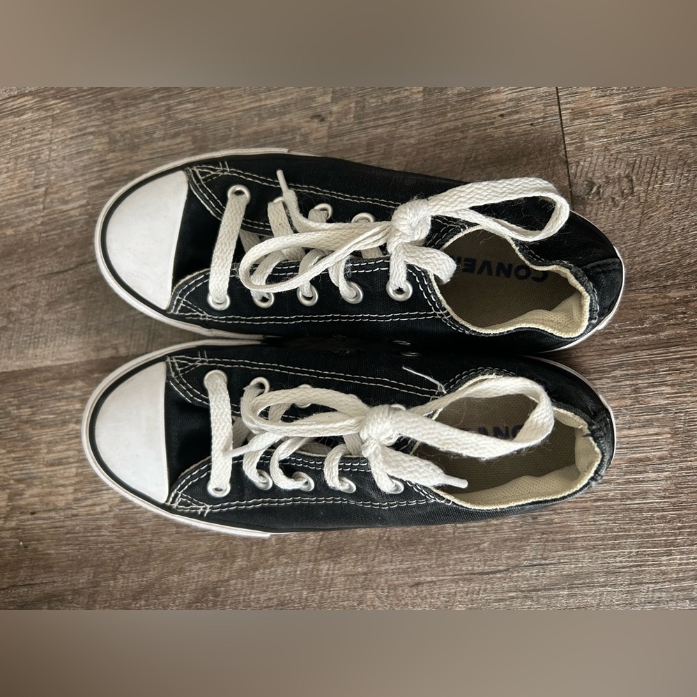 🌸 $10 SALE 🌸 Converse Kids Black Sneakers - Picture 6 of 12
